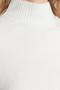TRENDYOLMİLLA Ecru Soft textured Wide Pattern Knitwear Sweater - Image 4