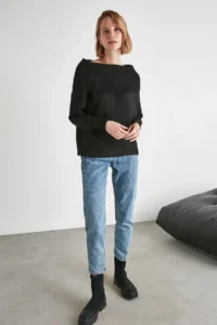 TRENDYOLMİLLA Black Soft textured Carmen Collar Knitwear Sweater