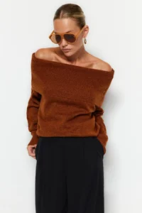 TRENDYOLMİLLA Brown Soft textured Carmen Collar Knitwear Sweater