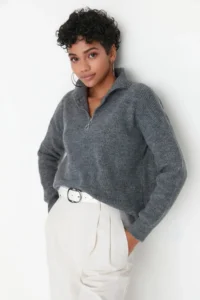 TRENDYOLMİLLA Anthracite Couple Soft textured Zippered Knitwear Sweater TWOAW20xs0009