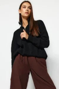 TRENDYOLMİLLA Black Soft textured Zippered Knitwear Sweater TWOAW20xs0009 - Image 2