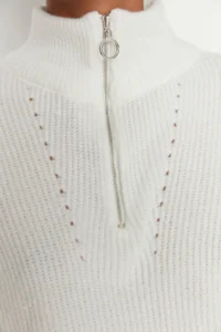TRENDYOLMİLLA Ecru Soft textured Zippered Knitwear Sweater TWOAW20xs0009 - Image 4