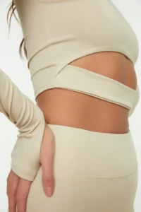 TRENDYOLMİLLA Stone Crop Window/Cut Out and Thumb Hole Detailed Knitting Sports Top/Blouse - Image 4