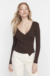 TRENDYOLMİLLA Dark Brown Fitted Double breasted Collar Long Sleeve Ribbed Flexible Knitting Blouse - Image 3