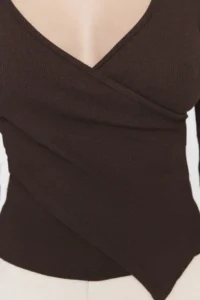 TRENDYOLMİLLA Dark Brown Fitted Double breasted Collar Long Sleeve Ribbed Flexible Knitting Blouse - Image 4