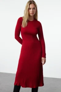 TRENDYOLMİLLA Red Midi Knitwear Crew Neck Dress - Image 2