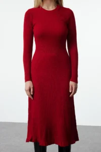 TRENDYOLMİLLA Red Midi Knitwear Crew Neck Dress - Image 4