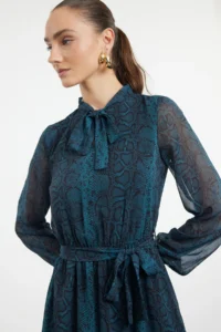TRENDYOLMİLLA Emerald Green Snake Patterned skater/Waist Flared Midi Weaving Siphon Dress - Image 2