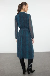TRENDYOLMİLLA Emerald Green Snake Patterned skater/Waist Flared Midi Weaving Siphon Dress - Image 5