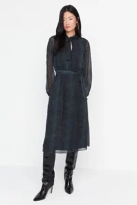 TRENDYOLMİLLA Emerald Green Snake Patterned skater/Waist Flared Midi Weaving Siphon Dress - Image 6