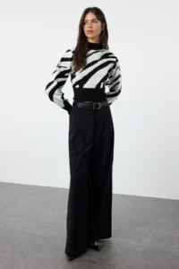 TRENDYOLMİLLA Black Zebra Patterned Crop Knitwear Sweater - Image 2