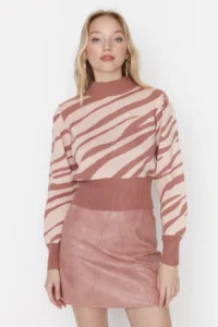 TRENDYOLMİLLA Dusty ROSE Zebra Patterned Crop Knitwear Sweater