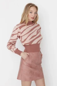 TRENDYOLMİLLA Dusty ROSE Zebra Patterned Crop Knitwear Sweater - Image 4