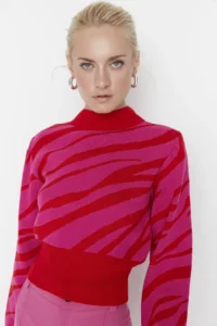 TRENDYOLMİLLA Pomegranate Blossom Zebra Patterned Crop Knitwear Sweater - Image 2