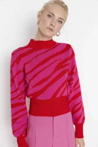 TRENDYOLMİLLA Pomegranate Blossom Zebra Patterned Crop Knitwear Sweater - Image 3