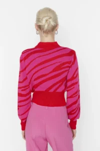 TRENDYOLMİLLA Pomegranate Blossom Zebra Patterned Crop Knitwear Sweater - Image 5