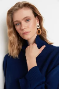 TRENDYOLMİLLA NAVY BLUE Super Crop Basic Knitwear Sweater - Image 3