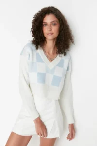TRENDYOLMİLLA Ecru Crop Soft textured Patterned Knitwear Sweater - Image 4