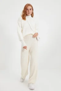 TRENDYOLMİLLA Ecru Soft textured Basic Knitwear Sweater - Image 2