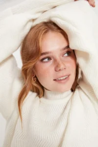 TRENDYOLMİLLA Ecru Soft textured Basic Knitwear Sweater - Image 3