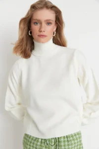 TRENDYOLMİLLA Ecru Basic Turtleneck Knitwear Sweater