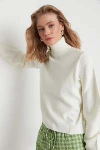 TRENDYOLMİLLA Ecru Basic Turtleneck Knitwear Sweater - Image 2