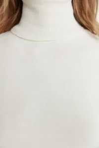 TRENDYOLMİLLA Ecru Basic Turtleneck Knitwear Sweater - Image 4