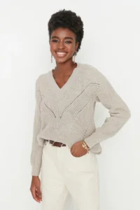 TRENDYOLMİLLA Beige Cellular/Delikli V-neck Knitwear Sweater - Image 3