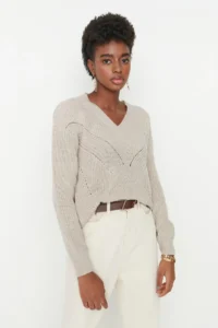 TRENDYOLMİLLA Beige Cellular/Delikli V-neck Knitwear Sweater - Image 4
