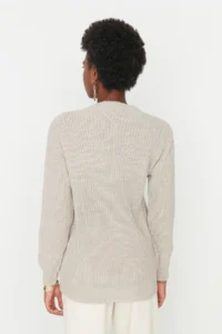TRENDYOLMİLLA Beige Cellular/Delikli V-neck Knitwear Sweater - Image 6