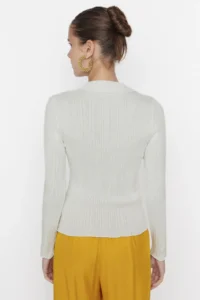 TRENDYOLMİLLA Ecru Mercerized Look Polo Shirt Collar Ribbed Knitwear Sweater - Image 4