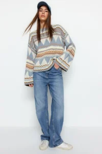 TRENDYOLMİLLA Gray Wide Pattern Crew Neck Knitwear Sweater - Image 2