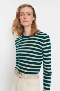 TRENDYOLMİLLA Green Basic Striped Knitwear Sweater