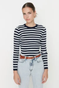 TRENDYOLMİLLA NAVY BLUE Basic Striped Knitwear Sweater - Image 3