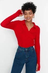 TRENDYOLMİLLA Red Sleeve Ucu Detailed Polo Shirt Collar Knitwear Sweater - Image 2