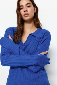 TRENDYOLMİLLA Saks BLUE Sleeve Ucu Detailed Polo Shirt Collar Knitwear Sweater - Image 3