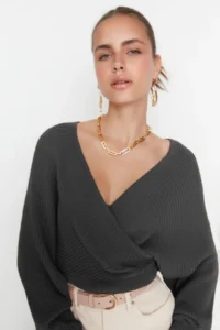 TRENDYOLMİLLA Anthracite Double breasted Balloon Sleeve Crop Knitwear Sweater - Image 7
