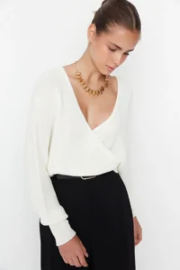 TRENDYOLMİLLA Ecru Double breasted Balloon Sleeve Crop Knitwear Sweater - Image 6