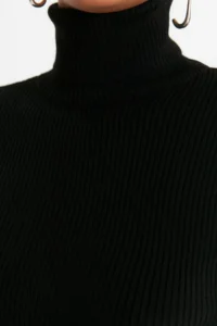 TRENDYOLMİLLA Black Couple Basic Turtleneck Knitwear Sweater - Image 9