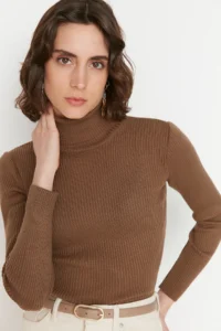 TRENDYOLMİLLA Brown Basic Turtleneck Knitwear Sweater