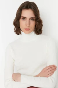 TRENDYOLMİLLA Ecru Basic Turtleneck Knitwear Sweater - Image 2