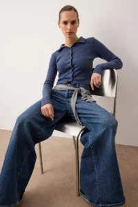 TRENDYOLMİLLA Indigo Button Detailed Fitted Crop Polo Shirt Collar Ribbed Flexible Knitting Blouse - Image 2