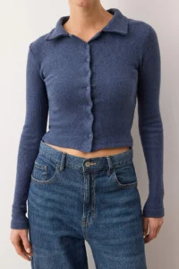 TRENDYOLMİLLA Indigo Button Detailed Fitted Crop Polo Shirt Collar Ribbed Flexible Knitting Blouse - Image 3