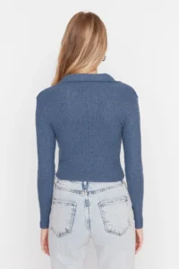 TRENDYOLMİLLA Indigo Button Detailed Fitted Crop Polo Shirt Collar Ribbed Flexible Knitting Blouse - Image 9