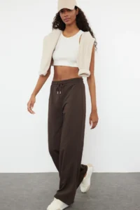 TRENDYOLMİLLA Bitter Brown Cotton Blended Wide Leg Thin Knitting Sports Sweatpants - Image 2