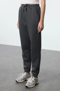 TRENDYOLMİLLA Anthracite Thick Basic Knitting Sweatpants with Fleece Inside - Image 4