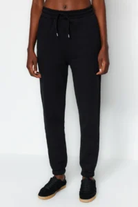 TRENDYOLMİLLA Black Thick Basic Knitting Sweatpants with Fleece Inside - Image 6