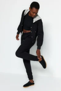 TRENDYOLMİLLA Black Thick Basic Knitting Sweatpants with Fleece Inside - Image 8