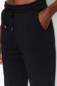 TRENDYOLMİLLA Black Thick Basic Knitting Sweatpants with Fleece Inside - Image 9