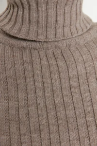 TRENDYOLMİLLA Brown Crop Basic Knitwear Sweater - Image 5